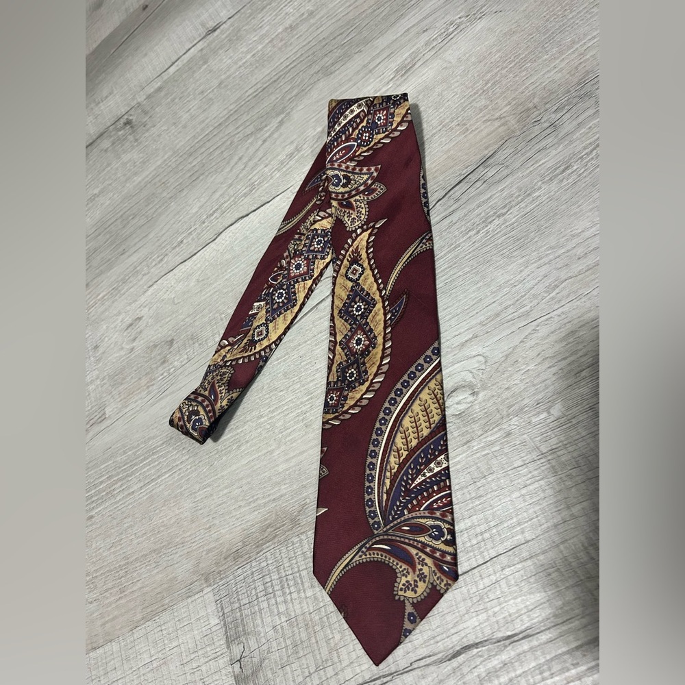 Dior geometric wine tie